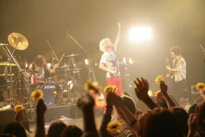 111227cb_live.jpg