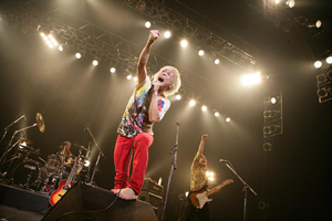 111227cb_live2.jpg