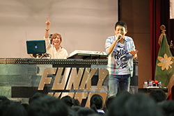 ファンキー加藤 卒業生応援ライブで 少年の声 をライブ初披露 卒業生51名へ最幸のライブをサプライズプレゼント ドリーミュージック