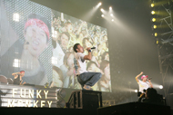 110207live3.jpg