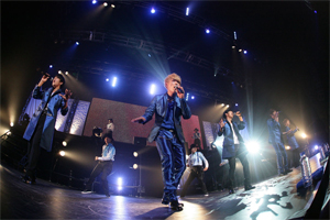 code-v_live120731.jpg