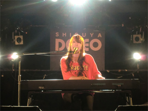 110824sone_live.jpg
